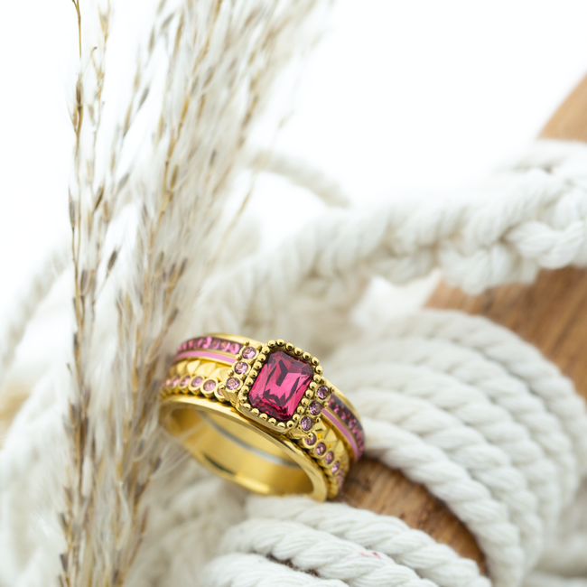 Complete goud met roze steen ring