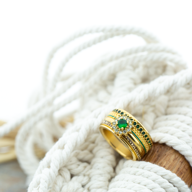 Complete goud met groene bloem steen ring