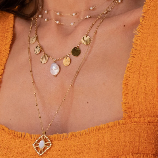 Gouden ketting met parels