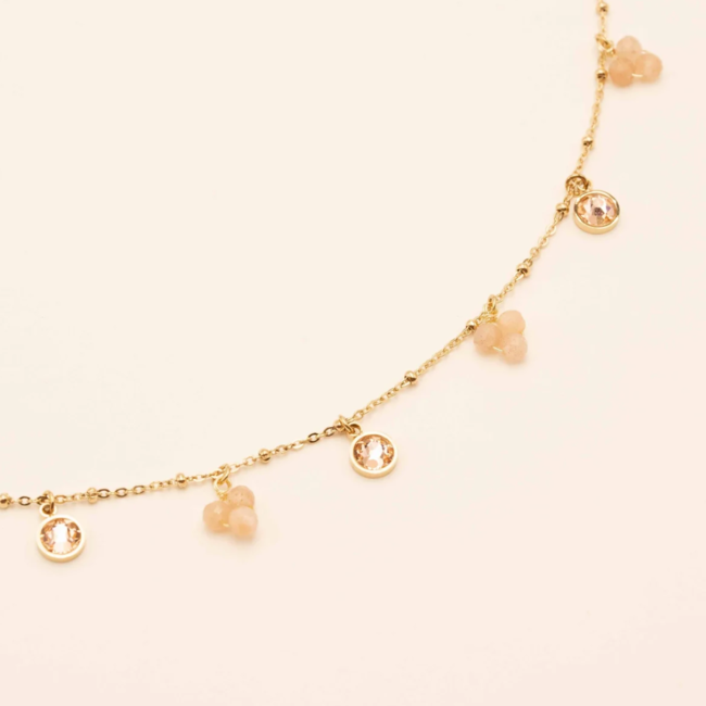 Gouden ketting met  roze stenen en witte parels