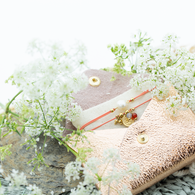 Beadle Giftset rosegoud leer tasje en roze armbandjes