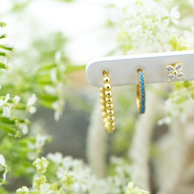 Goud met turquoise of bolletjes zirconia oorbellen