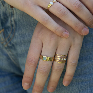 ZAG  Bijoux Goud gehamerde ringen met steen