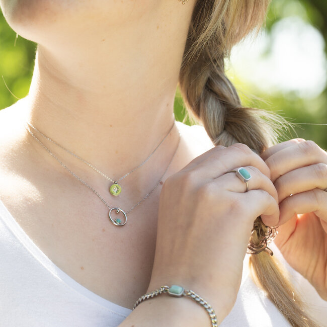 ZAG  Bijoux Ketting muntje of cirkel met turquoise steentje