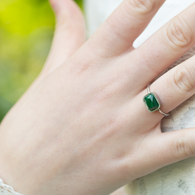 ZAG  Bijoux Ring met malachiet groene rechthoek steen