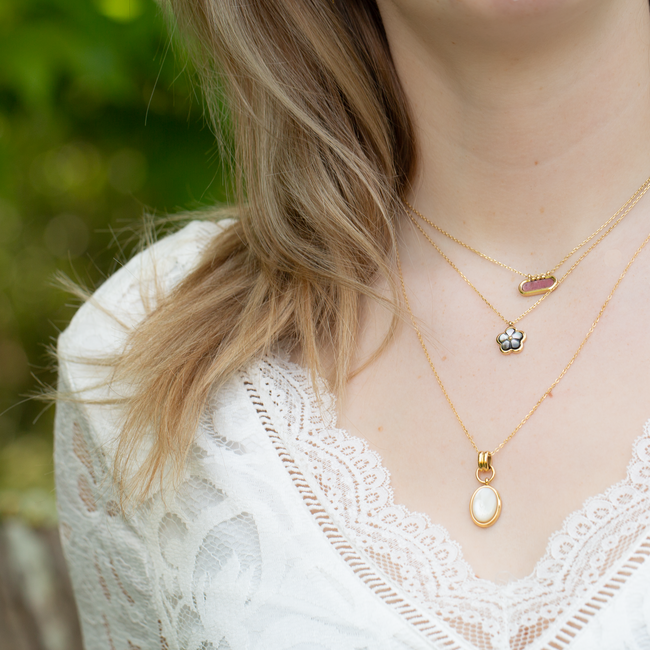 ZAG  Bijoux Trendy ketting met bloem, witte ovaal of roze hanger