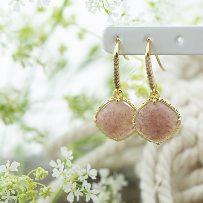 Beadle Roze steen of hart oorbellen