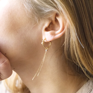 ZAG  Bijoux Goud oorbellen met ketting en glitter steentjes