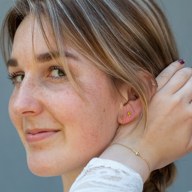 Day & Eve  Goud kruis oorbellen of armband