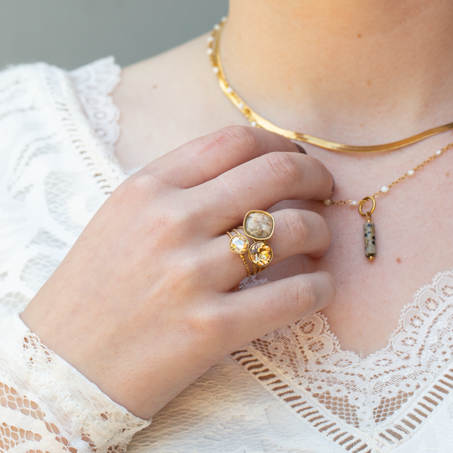 Beadle Witte bolletjesketting met steentje of platte schakelketting