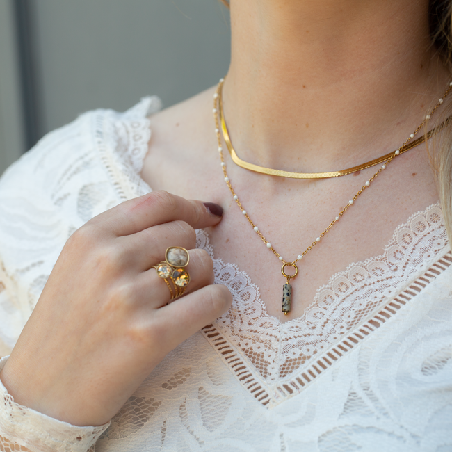 Beadle Witte bolletjesketting met steentje of platte schakelketting