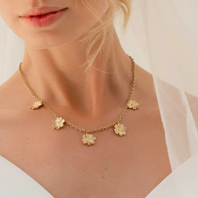 Natuurlijke Pracht: Straal met de Gouden Bloemenketting