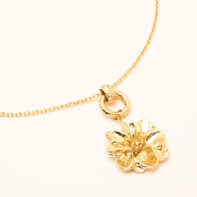 Bohm Paris Een Bloemrijk Statement: Straal met de Prachtige Bloemenkettingen