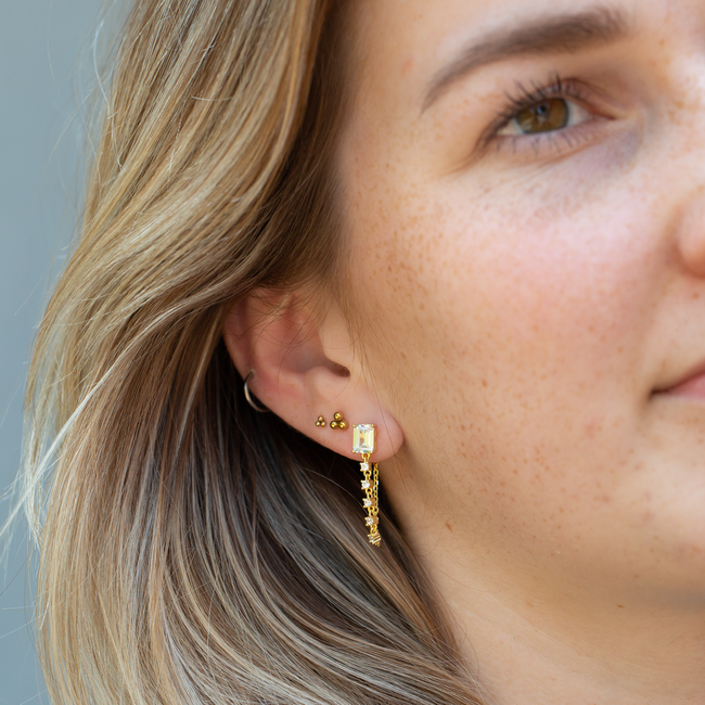 KARMA  Laat Je Oren Schitteren met deze Oorbellen met Sprankelende Steentjes