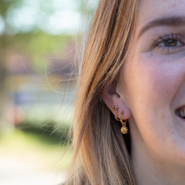 IXXXI Goud Zeeuwse knop creool oorbellen met groene steentjes