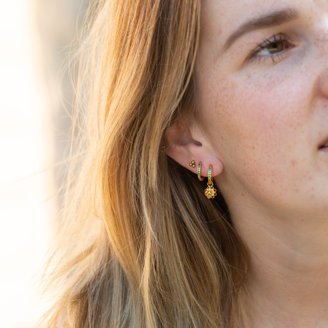 IXXXI Goud Zeeuwse knop creool oorbellen met groene steentjes