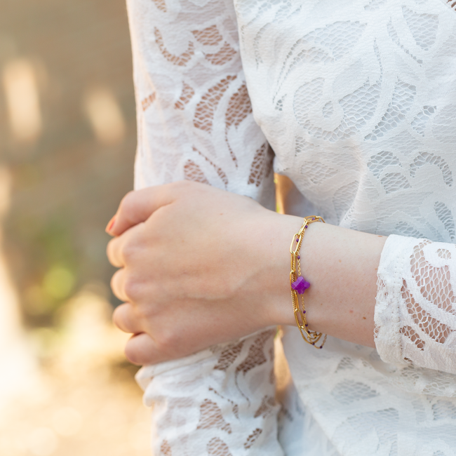 Goud dubbele armband met paarse klaver