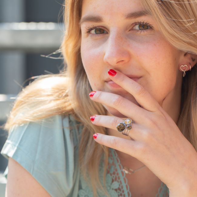 Opvallende shiny nude bruine ring