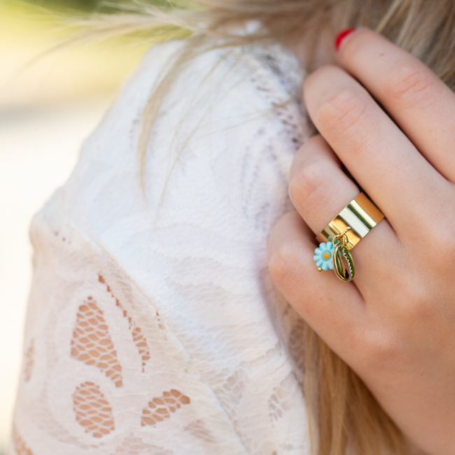 Goud brede ring met schelp en turquoise bloem