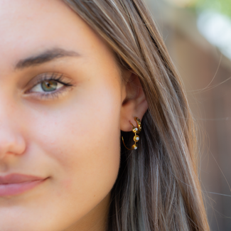 ZAG  Bijoux Goud oorbellen met witte steentjes