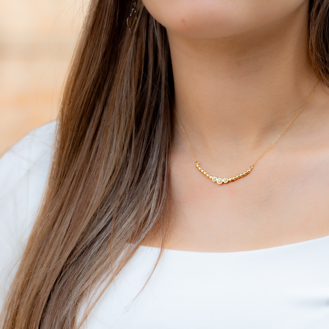 Day & Eve  Goud ketting met witte parels en bolletjes