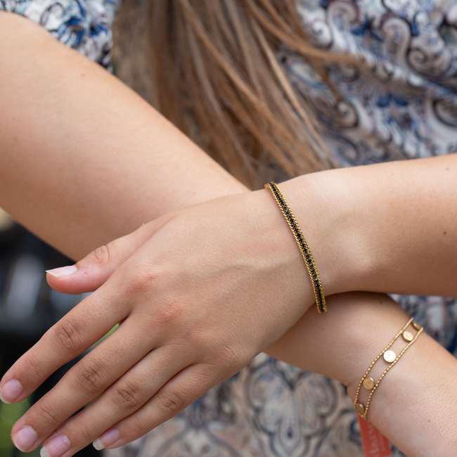 Day & Eve by Go Dutch Label Goud smalle zwarte glitter armband