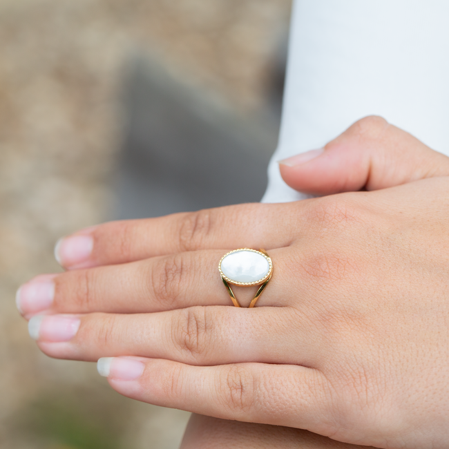 Ovaal witte steen ring