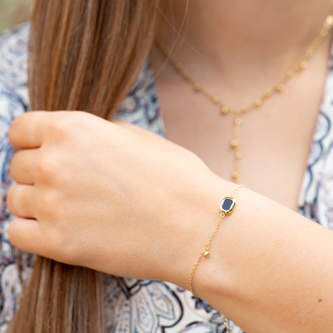 ZAG  Bijoux Goud armband zwarte rechthoek steen en bolletje