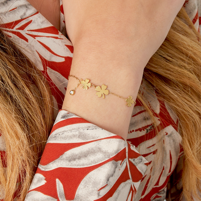 Armband goudkleurig met klavers  en strass