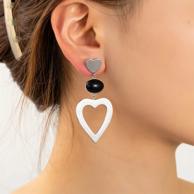 Day & Eve  Zilveren grote hart oorbellen met zwarte steen