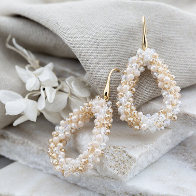 Day & Eve by Go Dutch Label Beige witte druppel oorbellen