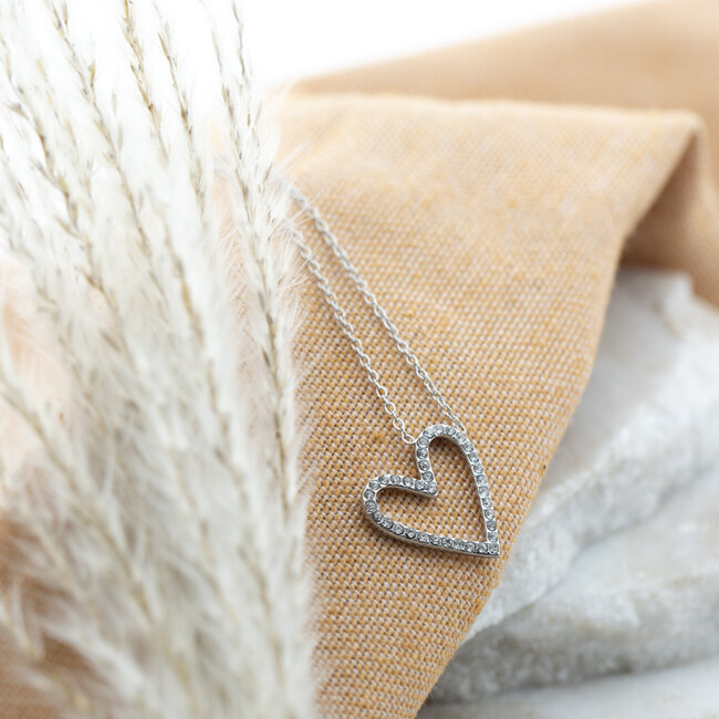 Day & Eve  Zilver stainless steel ketting schuin glitter hart