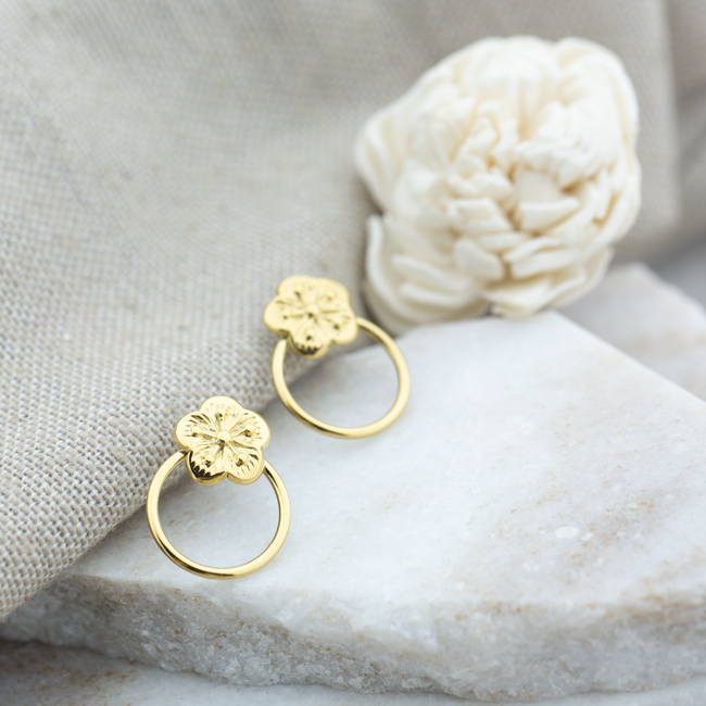 Day & Eve  Bloem cirkel oorbellen goud
