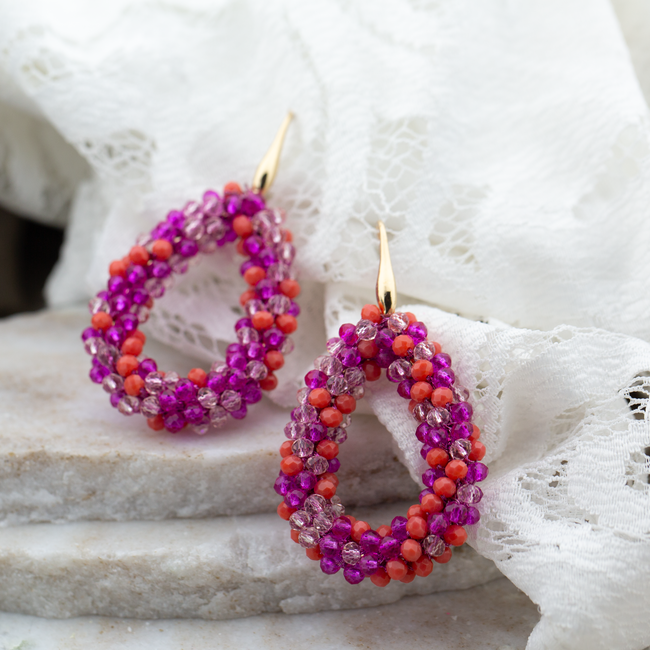 Day & Eve  Koraalrode of paarse druppel oorbellen