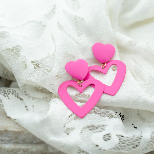 Day & Eve by Go Dutch Label Dubbele  fuchsia grote hart oorbellen