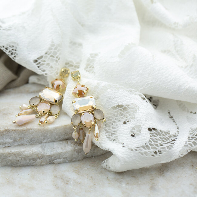 Biba Bohemian ibiza witte beige zomerse oorbellen  met crystal stenen