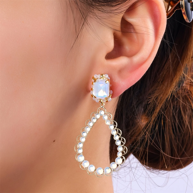 Day & Eve  Witte boho queen kralen druppel en steen oorbellen