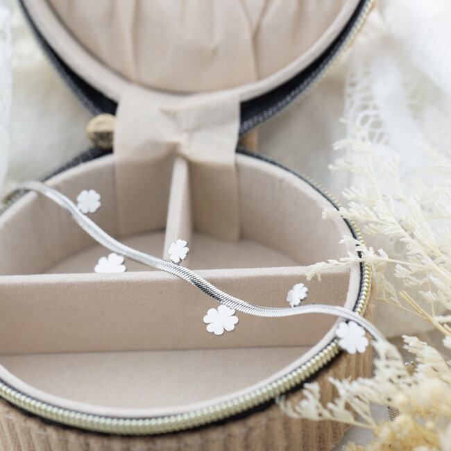 Day & Eve  Zilver armband met klavers