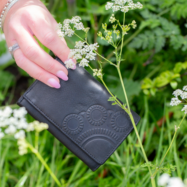 Zeeuws Leren zwart compact tasje of portemonne