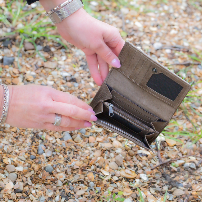 Zeeuws Echt leren zeeuwse knop portemonnee taupe