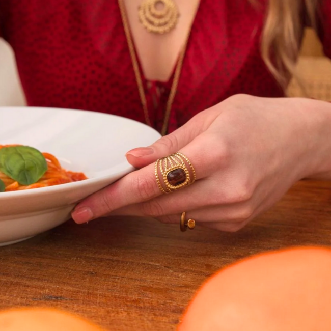 Ikita  Goud ringen glad of bulls eye steen