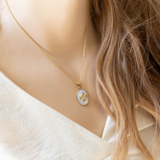 Beadle Goud ketting met ovaal witte hanger