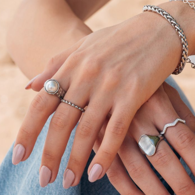 IXXXI Island Life Zilver ring met witte steen