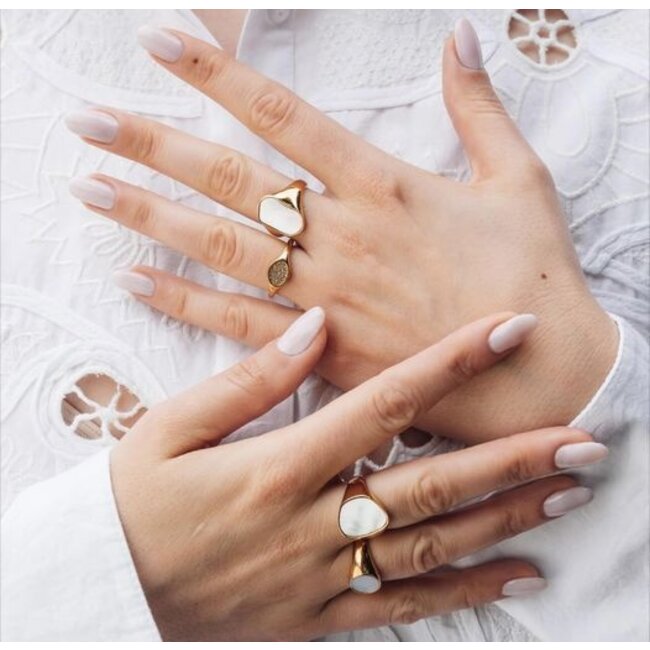 IXXXI Island Life goud ring met witte steen of glitters