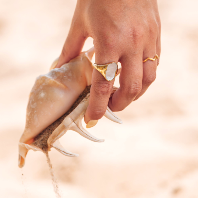 IXXXI Island Life goud ring met witte steen of glitters