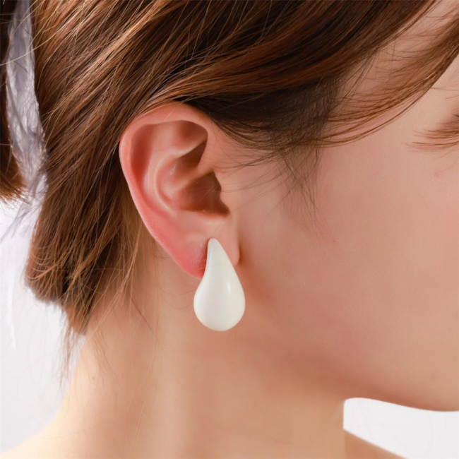 Day & Eve by Go Dutch Label Gekleurde roze , lila en witte teardrop oorbellen