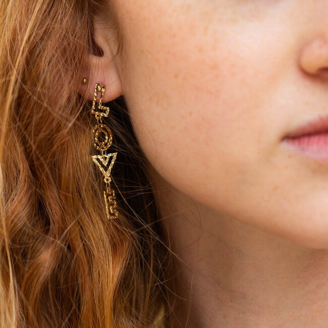 Day & Eve  Gouden love tekst stainless steel oorbellen