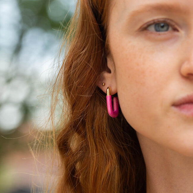 Day & Eve  Goudkleurige Oorbellen met een Roze Vibe