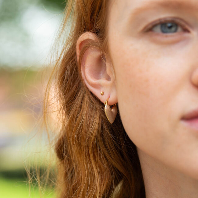 Day & Eve  Beige zand hart oorbellen