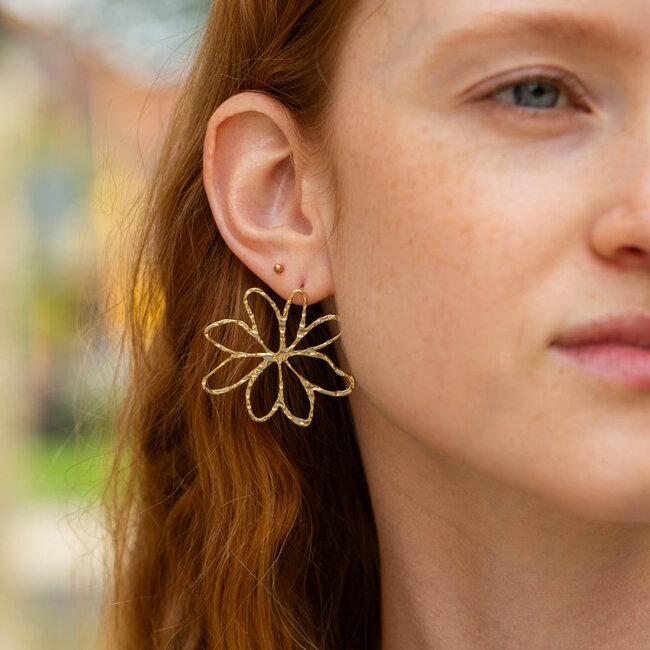 Day & Eve by Go Dutch Label Bloemen grote oorbellen goud Day&Eve